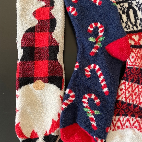 5 for $20: American Eagle Christmas crew socks - Picture 2 of 8